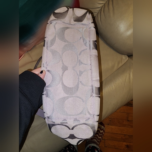 🧿 Lavender Coach Hobo - Picture 6 of 8